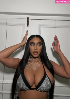 Bigdiamondgirl, [ bigdiamondgirl ] - Just woke up, looking super pretty but dead inside cause my neighbor
