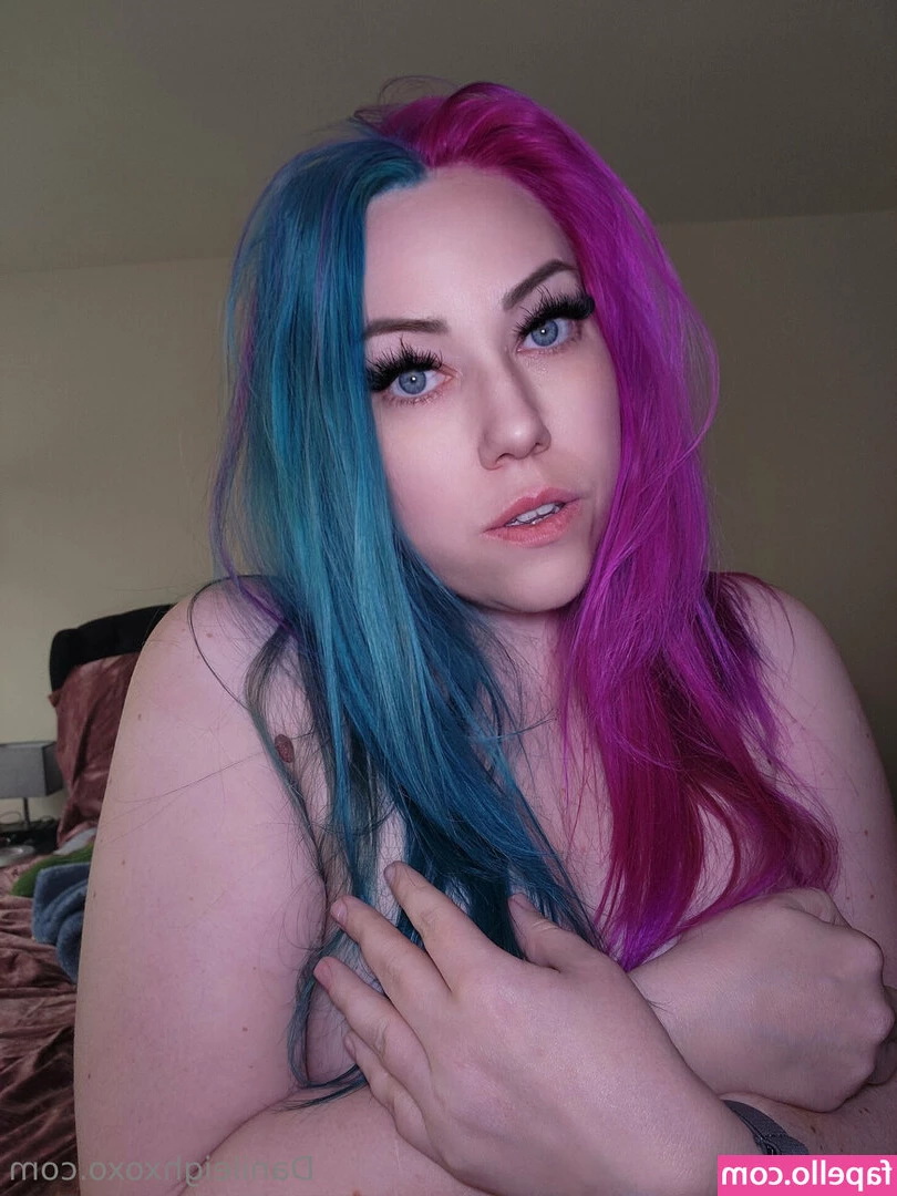 danileighxoxofree [ danileighxoxofree-4 ] - I am the gift myself    Merry Christmas
