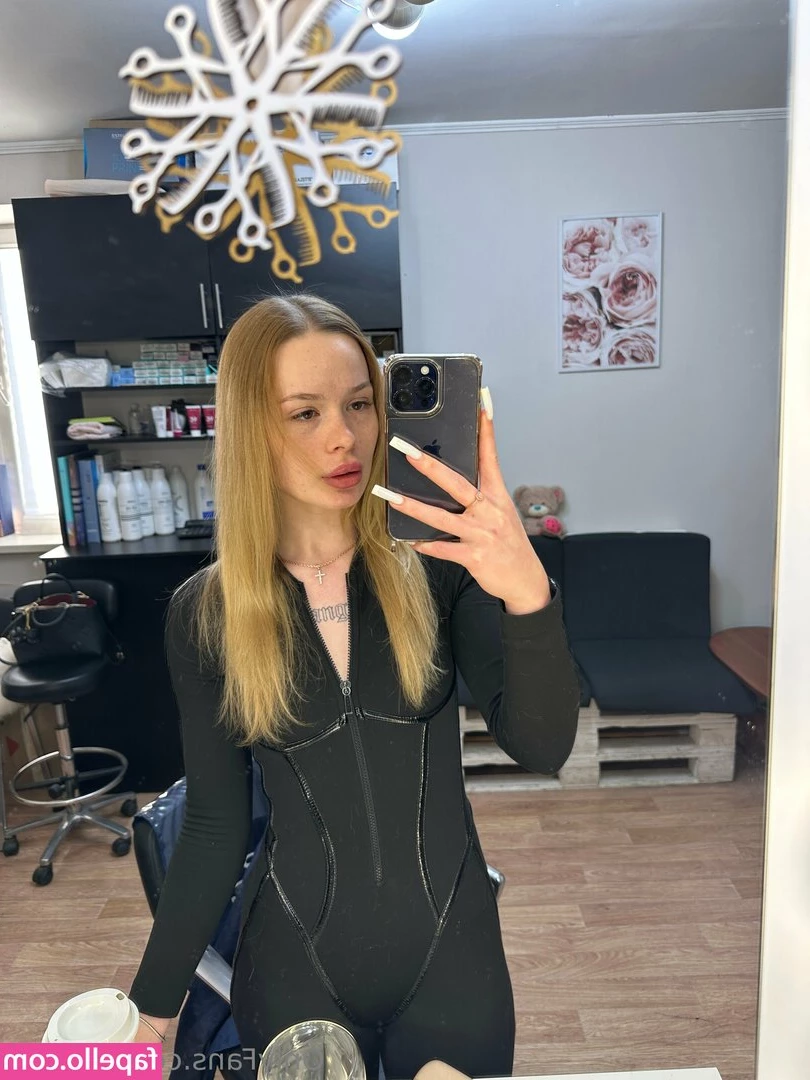 lina.pie [ lina-pie-1 ] - What are you doing today baby!? ❤️🫰🏼