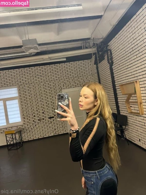 lina.pie [ lina-pie-1 ] - My pussy smells like flowers 💐 don’t believe me? DM me about my