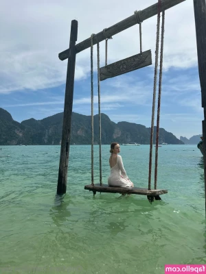 lina.pie [ lina-pie-1 ] - Busting out on my main https://onlyfans.com/pinkbentley