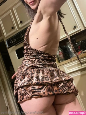 fayebluexfree - when he’s not home so u have to take the pics urself lmao 😜 🍑