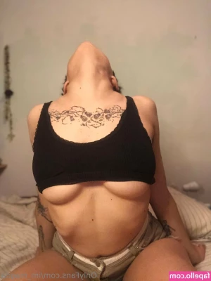 im_magda [ im-magda ] - come sit  promise it ll feel so good