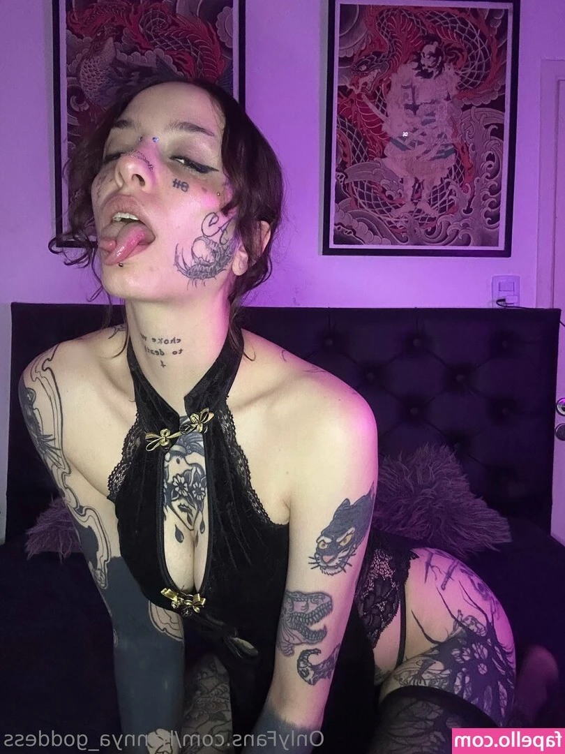 hannya_goddess [ hannya-goddess ] - Pussy in the morning 😸