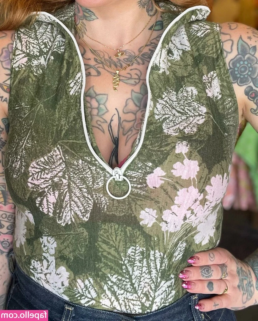 Winkvintagepdx - Begin your week with boobies