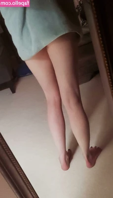 Tasty_tart123 [ tasty-tart123 ] - New smoking and squirting video going out tonight 🥰🥰🥰 