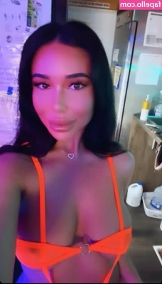 Baristajuicyj - would you like a dose of silly with your sexy? 🤪😚