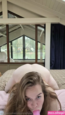 seducingmila - wanna take a peak? 🫣
