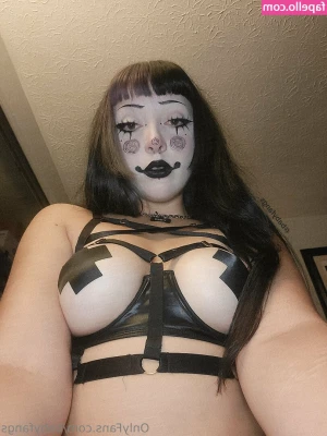 babyfangs - Do you like my shirt?