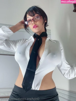 Pattie Cosplay [ pattie-cosplay-17 ] - Who wants give me a hand pulling out  adamasker s leaking uncut cock 