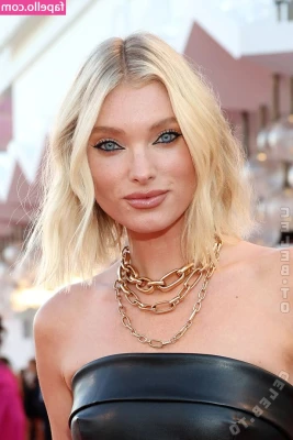 Elsa Hosk [ elsa-hosk ] - Mmm che tettone che ho🐮