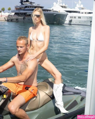 Elsa Hosk [ elsa-hosk ] - Masturbation Monday 👋🏻 Friend Edition 👫 @juleswinfield00 part 1