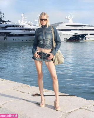 Elsa Hosk [ elsa-hosk ] - it’s getting warm again at night 💛 ehehe  aka no underwear time