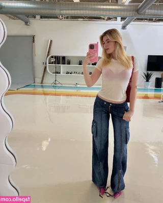 Carlie Whalen [ carlie-whalen ] - Are u horny like me? 😈😈 write me daddy 💋💗