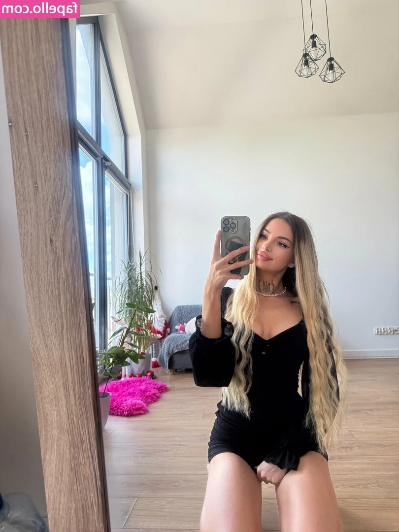 lauraleeee - My signature move ✌🏻