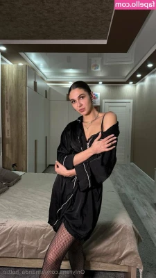 amanda_hottie [ amanda-hottie ] - Video fetish 🔥 per gli amanti dei piedini mi tolgo le parigine e