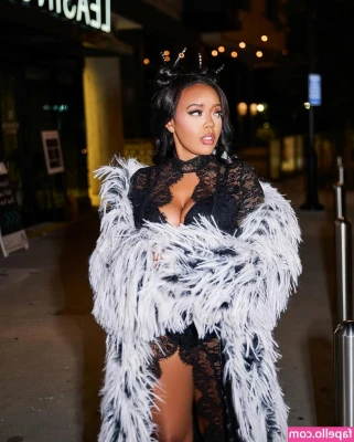 Angela Simmons [ angela-simmons ] - Rubbing my huge belly against my hidden cock…