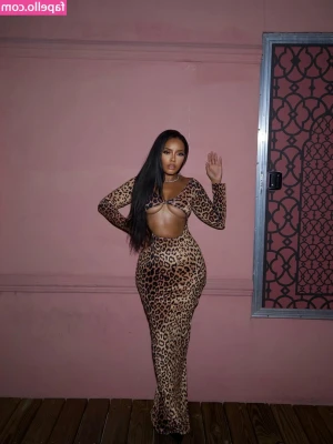 Angela Simmons [ angela-simmons ] - Some old style mirror pics 😝 my titties too perfect tbhh 🤩🤤