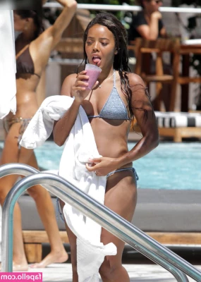 Angela Simmons [ angela-simmons ] - Good morning love 🥰 it’s been raining for hourssss😂😂