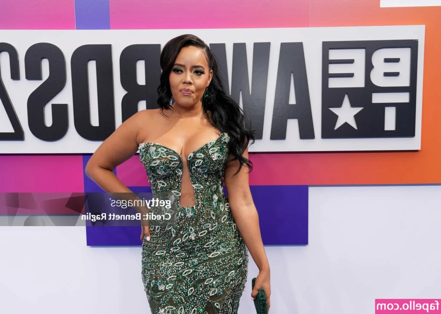 Angela Simmons [ angela-simmons ] - Hello my love, do you like this potho? Like it and I’ll show you