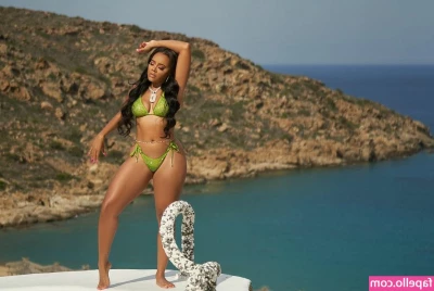 Angela Simmons [ angela-simmons ] - niiathefreak aka  quitethefreak is the best smoking buddy