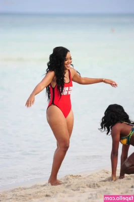 Angela Simmons [ angela-simmons ] - My nails would look so pretty wrapped around your cock 🥵