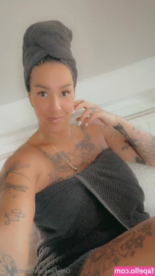 babeessx - I found you, then decided to allow you to explore my giantess body.