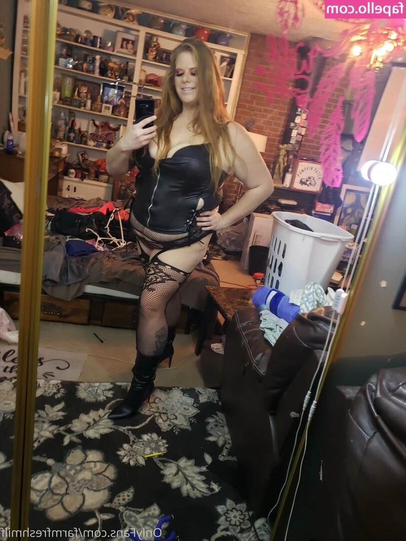 farmfreshmilf - Came up stairs to spy on @dick_tracy and micha