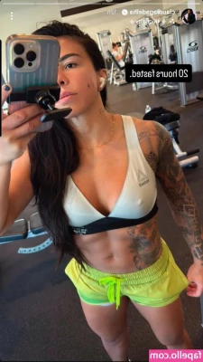 Claudia Gadelha [ claudia-gadelha-1 ] - I can t focus on work when this is bulging out of my pants   what