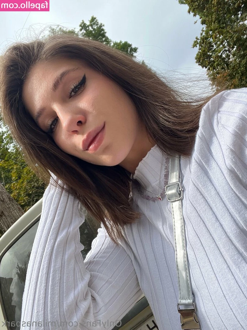 milanaspark - Do you want these lips wrapped around your cock 🥵