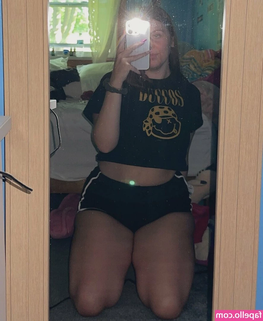 selenaax_ [ selenaax ] - Filmed a messy throat training video   Do you want to see it
