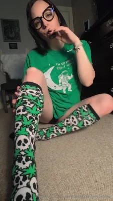 stardustandcyanidefree - of course here is the video of the process of tying it :P