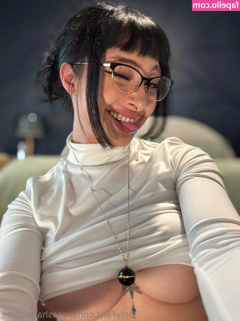 natashanoelfree - Filthy sexy for you baby🦶😏😉