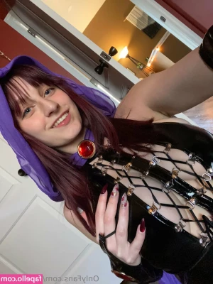 mewjinxy2 - Here s a lil treat for ya   all wet and bulging after my workout and