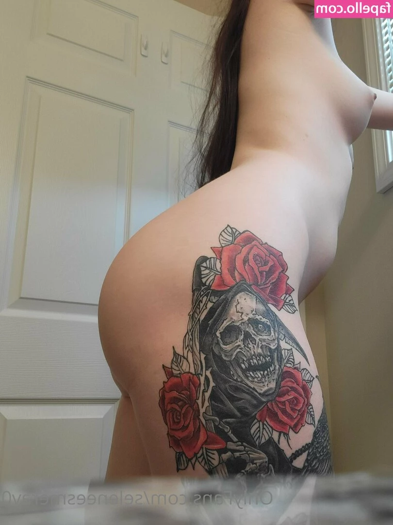 seleneesmeray0 - Who wants to shower with meeeeee