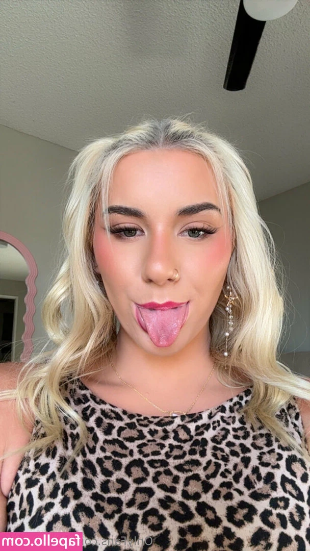 secretmads - Yall like my new outfit and collar