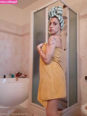 ivyvaleryvalentine - Cum tastes good. Kissing, sucking all in the bath. Part 2