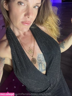 selenafitmusclemommy - HOT GIRL    alisonwish sits alone at home and moans with pleasure