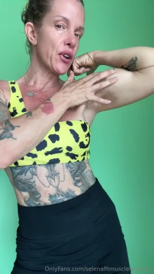 selenafitmusclemommy - Wouldn t you love to feel your dick between my cheeks