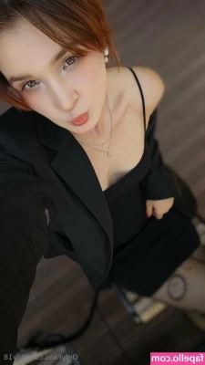 llily18 - It’s Friday!!! This weekend is going to be so hot 🔥