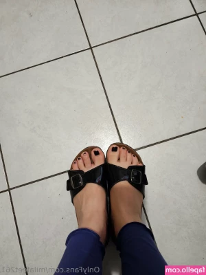 milafeet261 - Check your messages for clip Enjoying that dildo