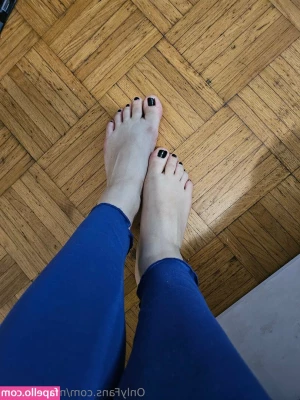 milafeet261 - check dms out of this world titties :)
