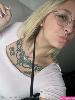 julia-vernunft - Can I wrap my legs around your head?