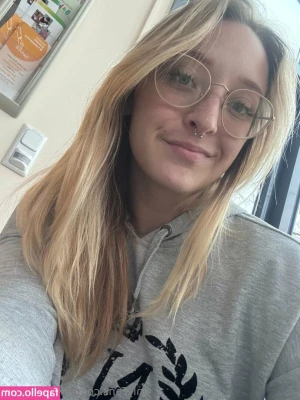 julia-vernunft - Is this too short? 🥺