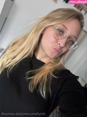 julia-vernunft - look @ how cute i am tho 🥺