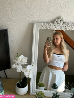victoriaschneider - Let's turn Monday into MOANday! Slide up in my DMs baby!