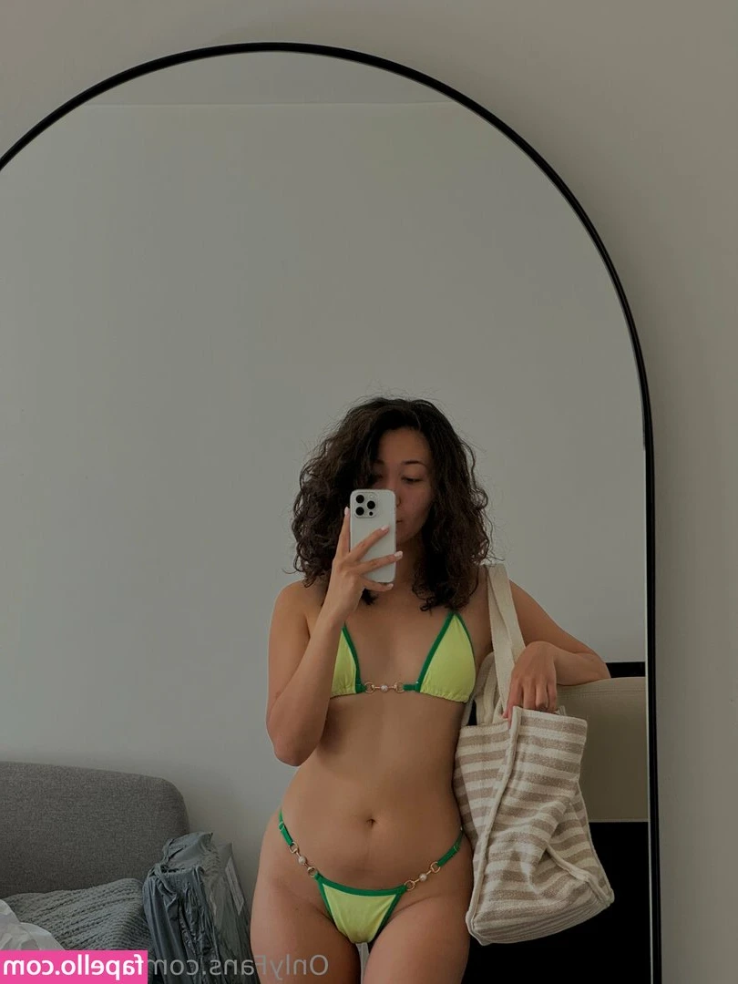 avery_sss [ avery-sss ] - When you’re trying to record a message to your cuck and your bull