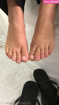 romyfeet_11 [ romyfeet-11 ] - Cum all over these massive tits