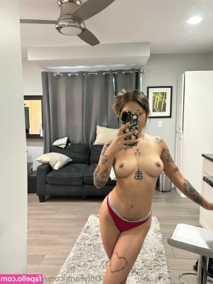 Yumisinxxx , [ yumisinxxx ] - tell me red is your favorite color 😏