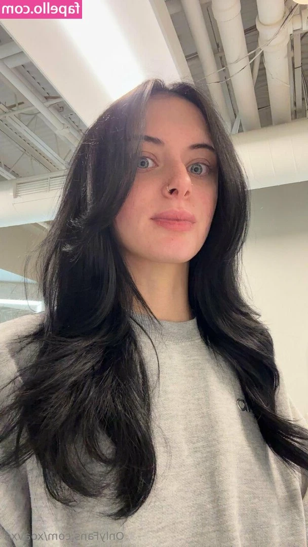 xoavxo - if anyone wants to see toying videos from when i was 18, message me